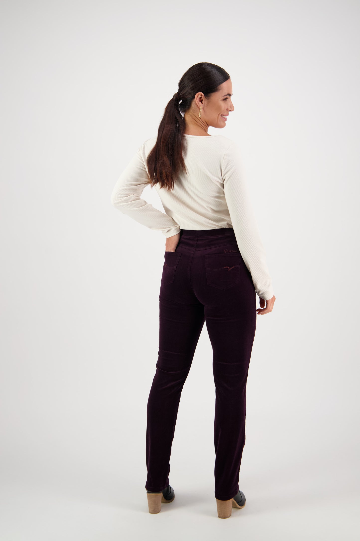 Vassalli's Slim Cord Pants in Mulberry