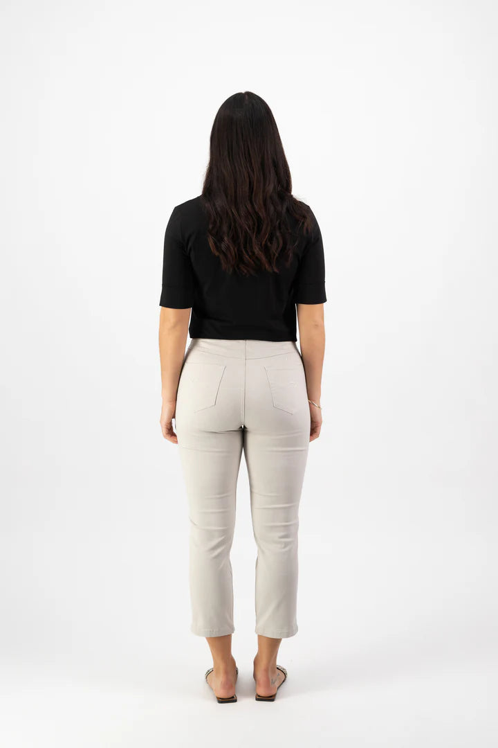 Vassalli's Pull on slim fit 7/8 pants in pumice