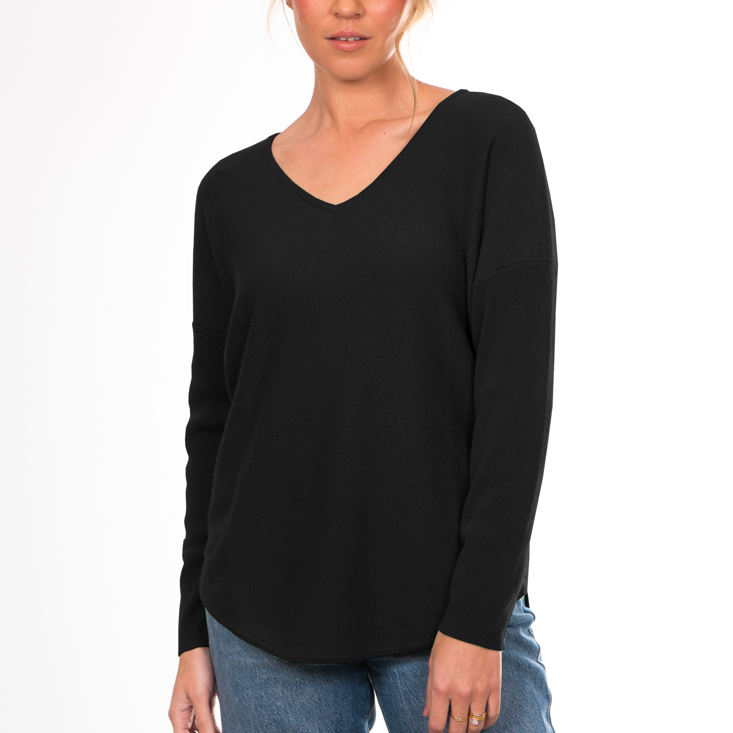 Bridge and Lord's Curved Hem Vee Pullover in Black for women