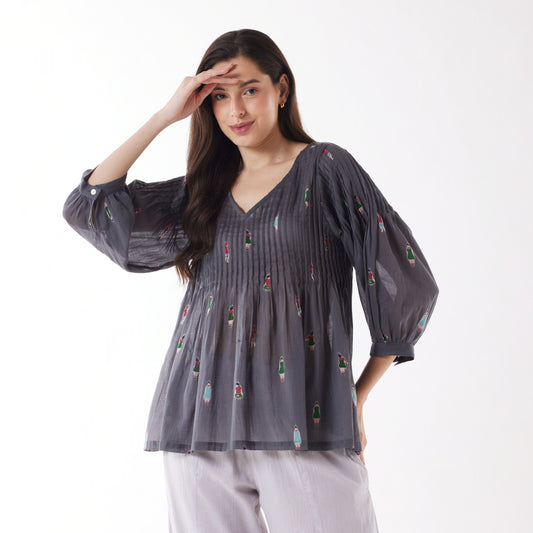 Woman wearing Au Hasard's D'Un Voyage's Pleated Top in People grey