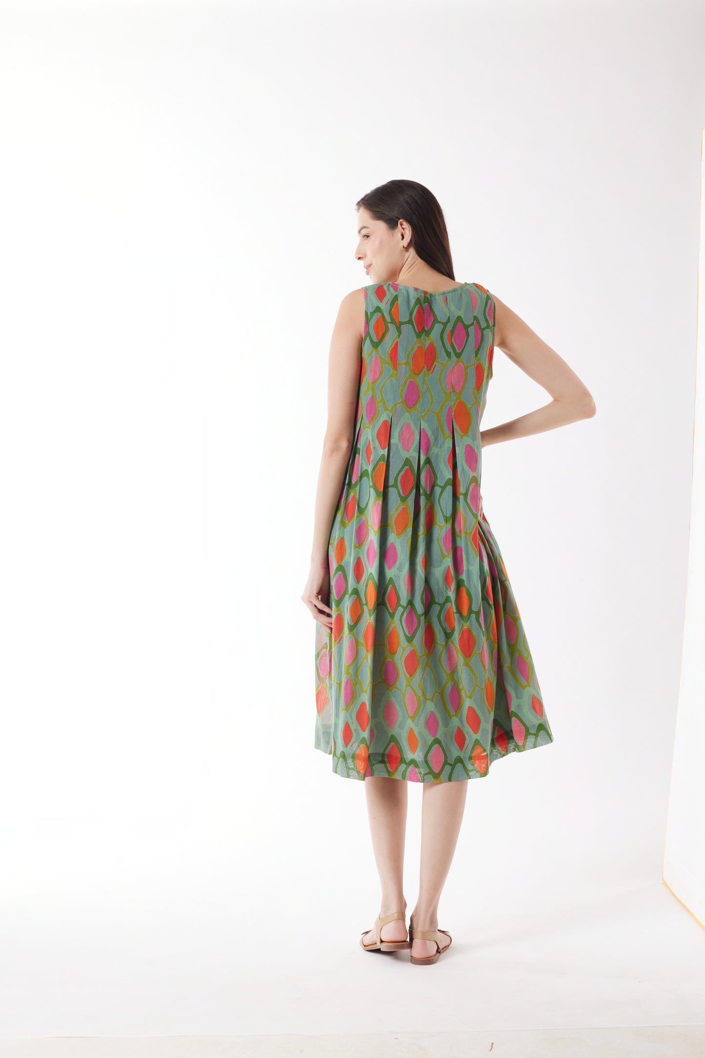 Woman wearing the Au Hasard D'Un Voyage's Sleeveless Dress in Green