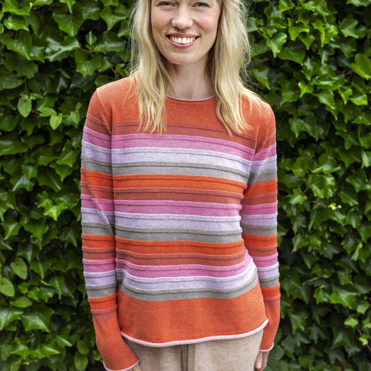 Woman wearing the NOK Forest Top in Light red by Charlotte Mansted