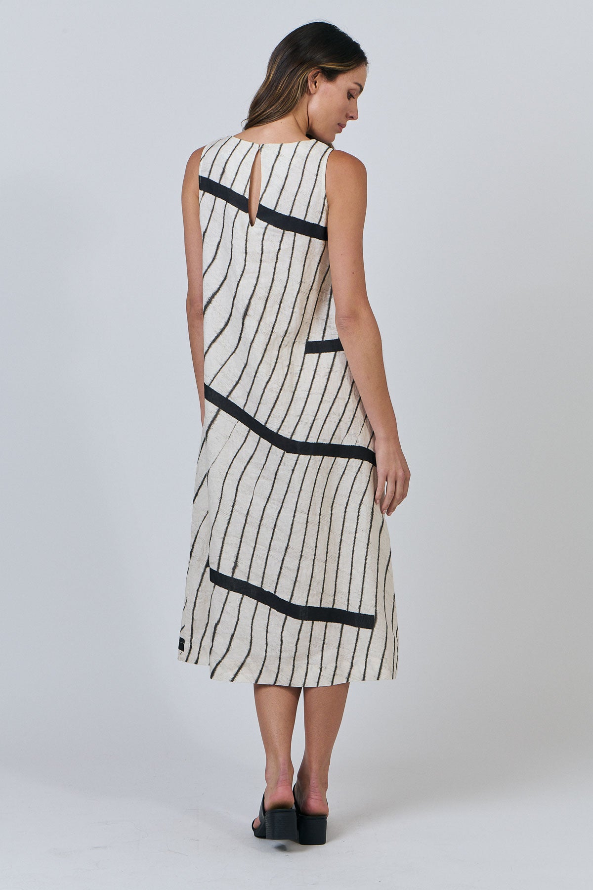 Woman wearing Naturals by O&J's Linen midi Dress in Isobars white