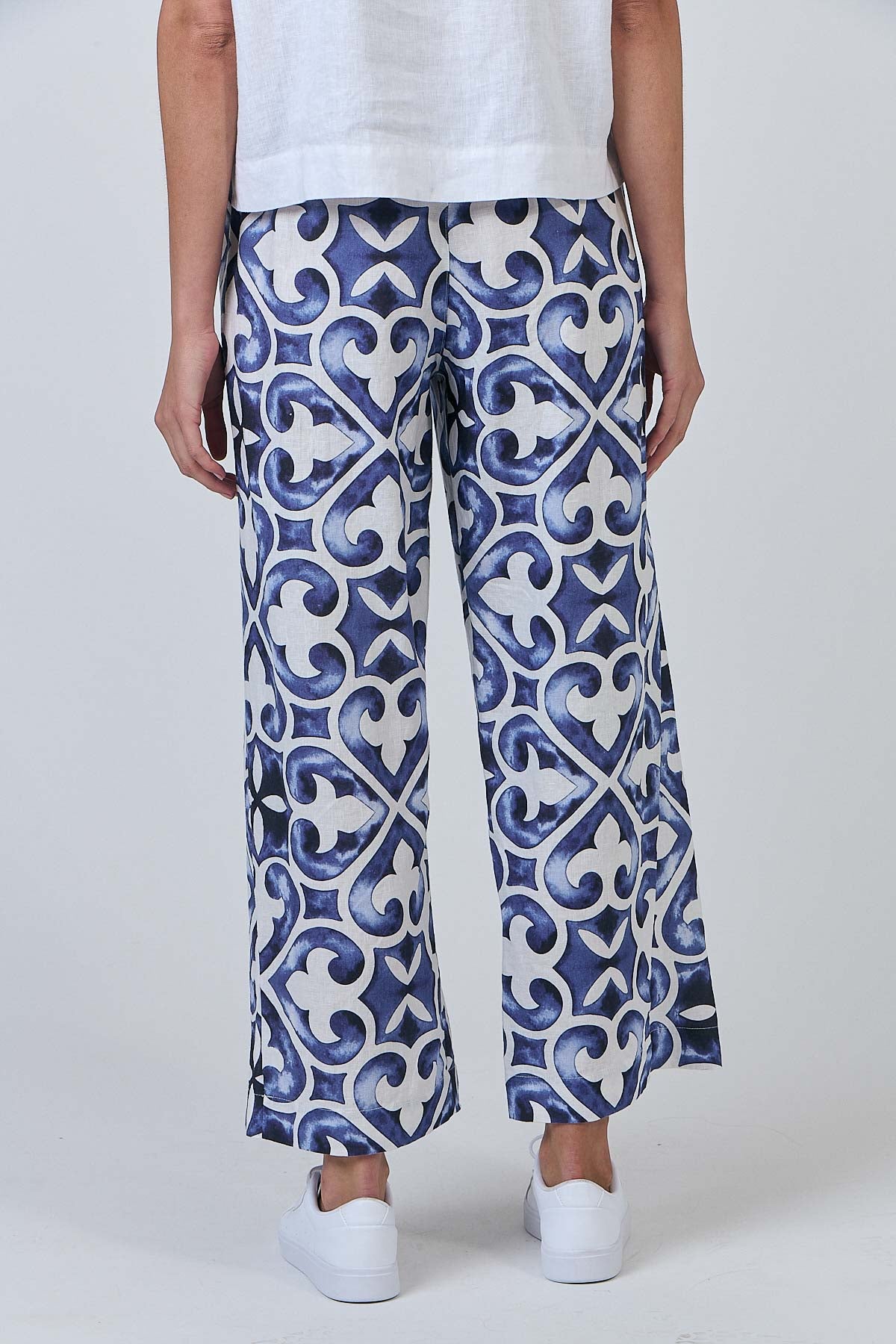 Woman wearing Naturals by O&J's Summer Pants in Corfu blue