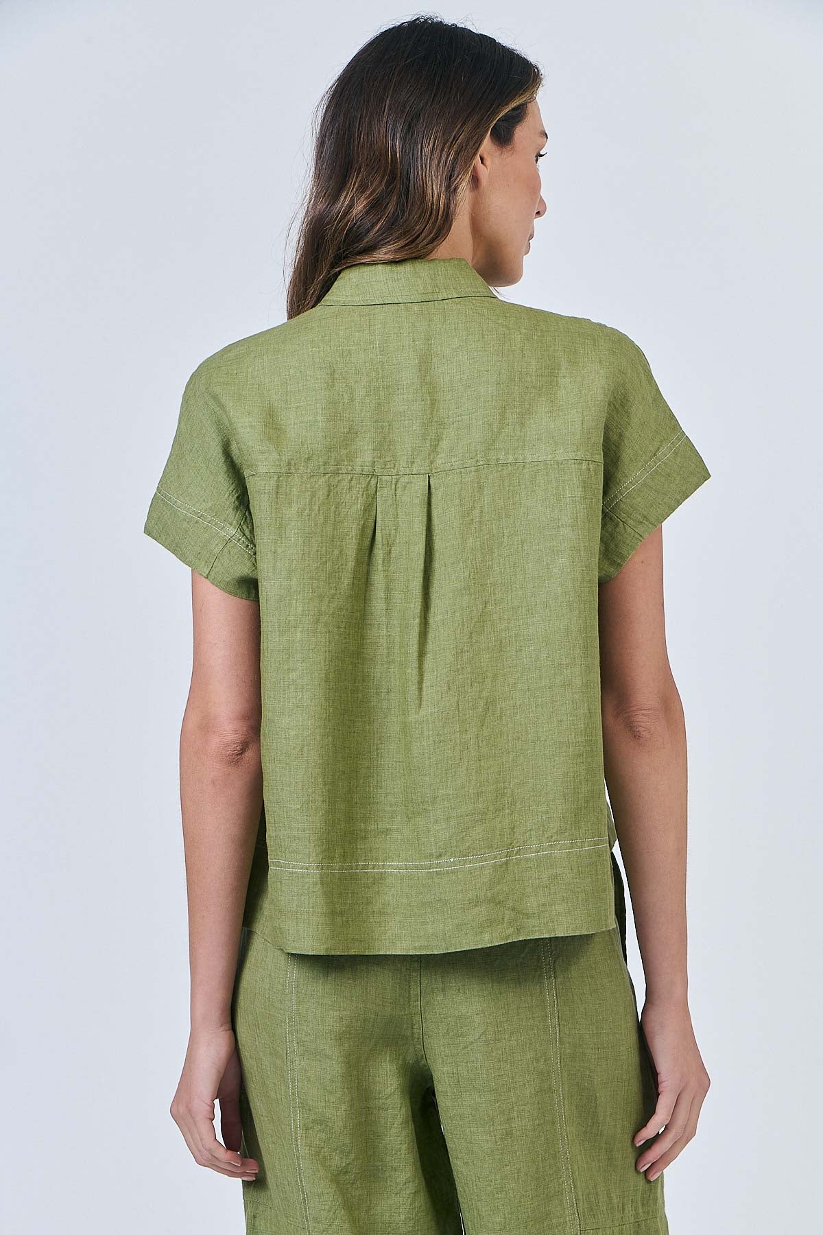 Woman wearing Naturals by O&J's Summer linen Shirt in Moss green