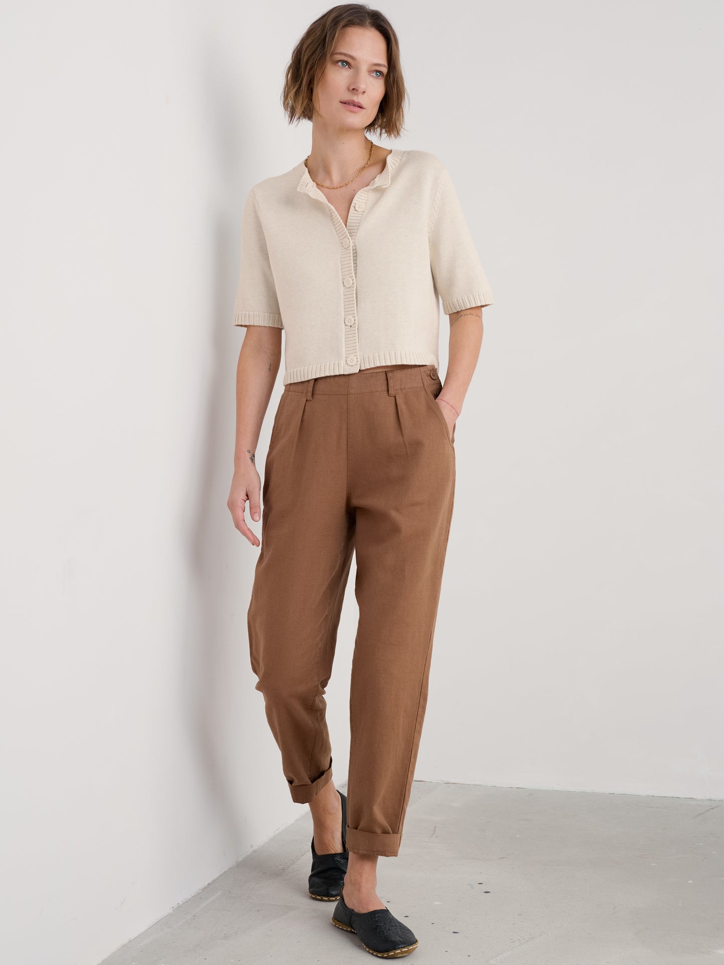 Woman wearing the Gillan Creek Short Sleeved Cardigan in Chalk by SEASALT