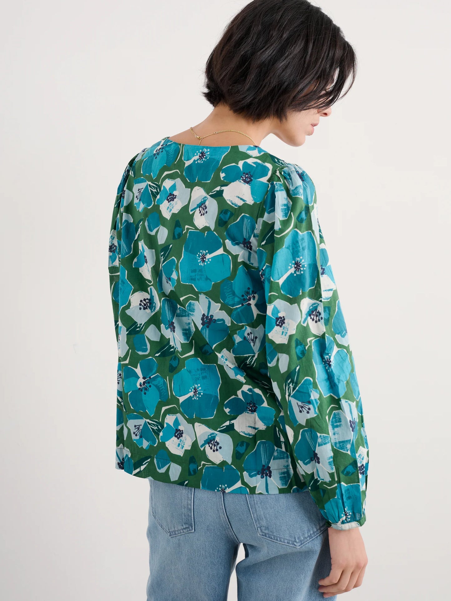 Back of a woman wearing the Quill cotton top in Paper Hellebores Forest green by SEASALT