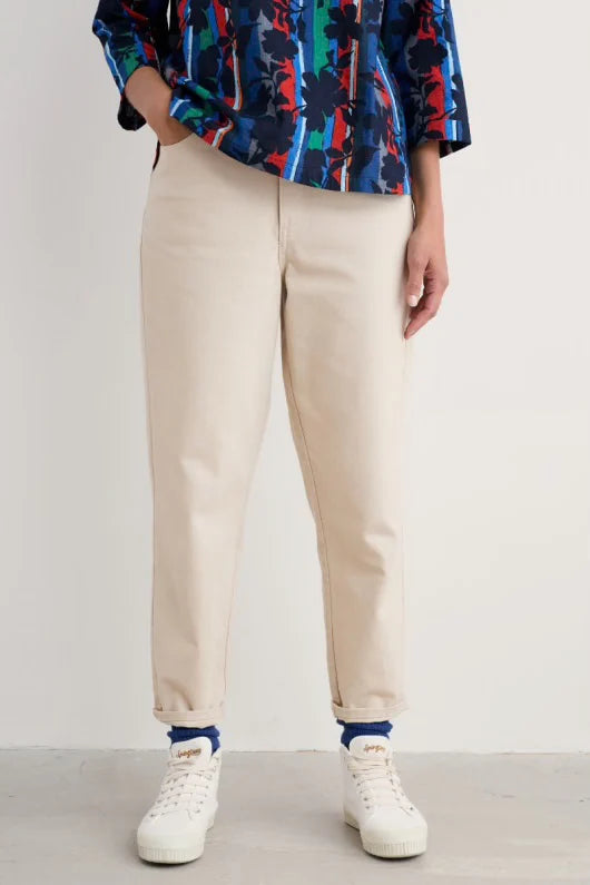 Woman wearing the Towan Barrel Jeans in Limestone by SEASALT