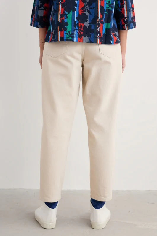 Woman wearing the Towan Barrel Jeans in Limestone by SEASALT