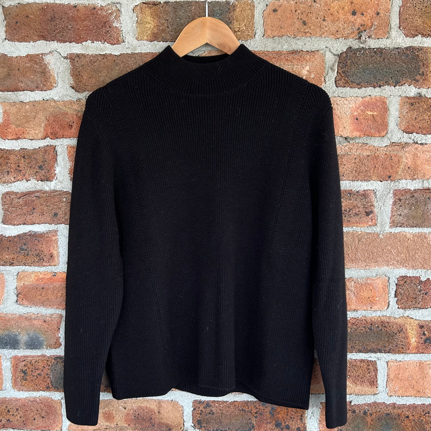 Bridge and Lord Merino Wool nd Cashmere turtle neck in black