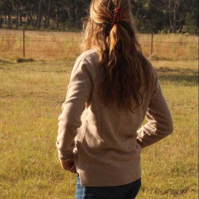 Cashmere jumper in beige from Bridge and Lord
