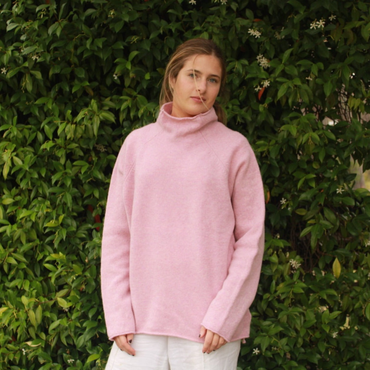 Eribe Corry Raglan Sweater in Pink Haze. Scottish Knitwear, Merino Wool.
