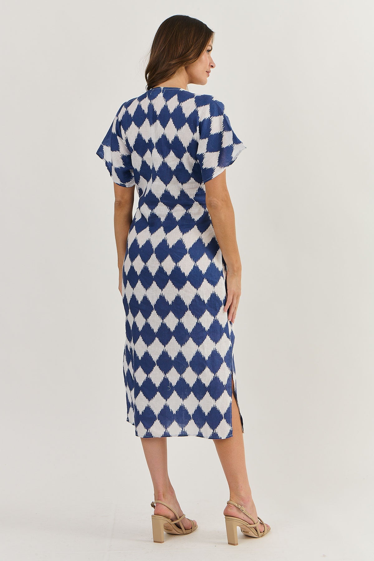 Midi dress in blue and white linen.