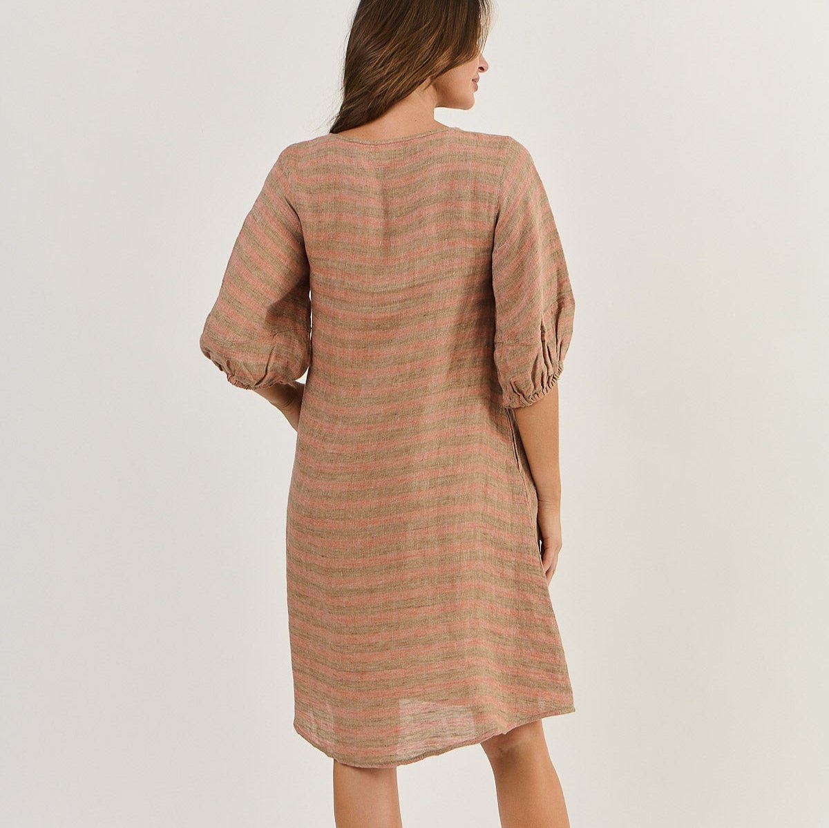 Summer dress in linen. Natural by O&J. Free shipping.