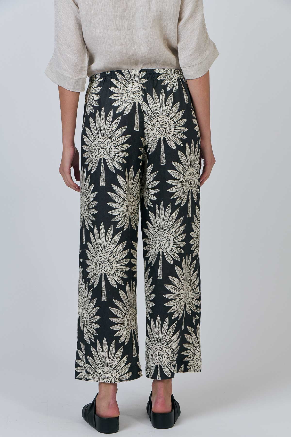 Naturals by O&J natiral fibre clothing. Linen pants in Date palm.