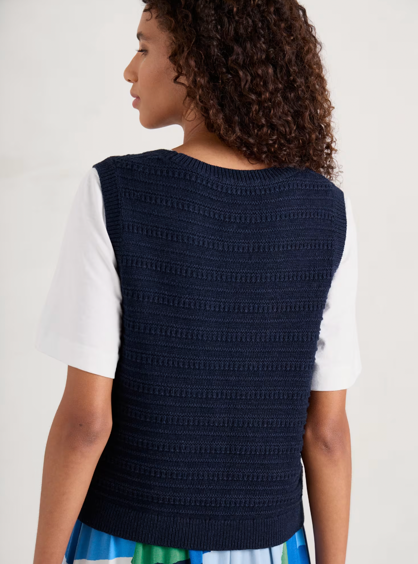SEASALT's Tepel Vest in Maritime, back view