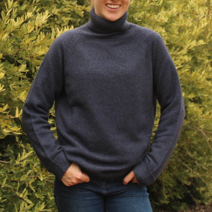Mansted Roll Neck in blue. Yak wool.