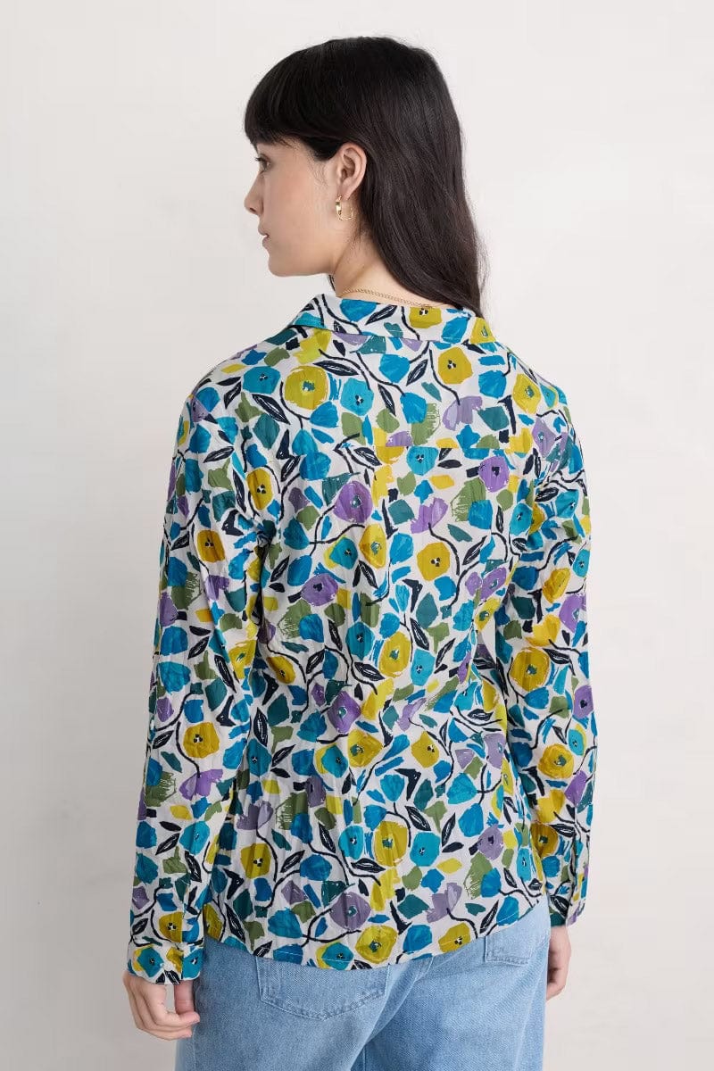 Woman wearing the Larissa cotton Shirt in Zennor Blooms Chalk by SEASALT