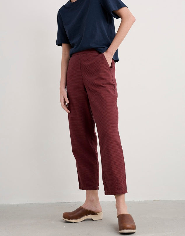 Seasalt Vow Cave Trousers Forest Garden Dark Cinnamon worn