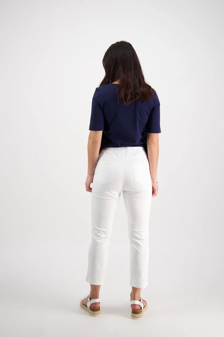 Vassalli's slim fit pull on 7/8 pants in white