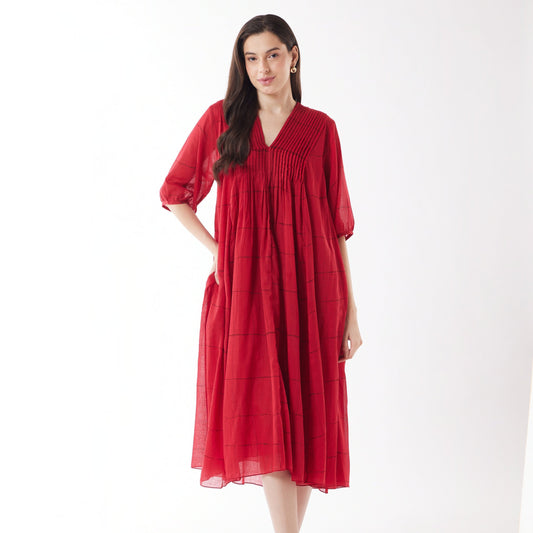 Woman wearing Au Hasard D'Un Voyage's Float Dress in Red