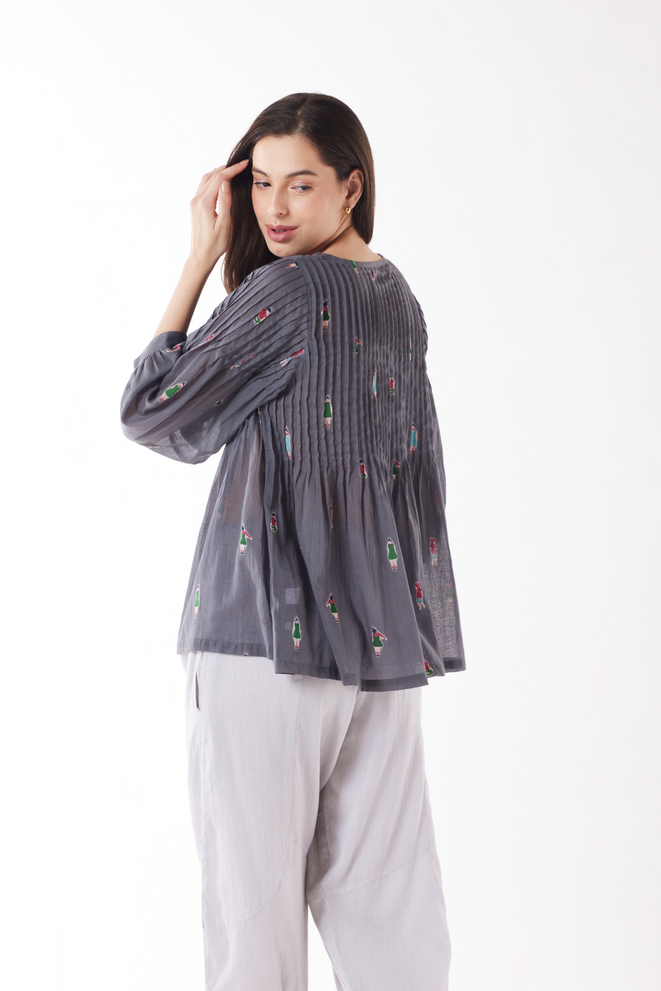 Woman wearing Au Hasard's D'Un Voyage's Pleated Top in People grey