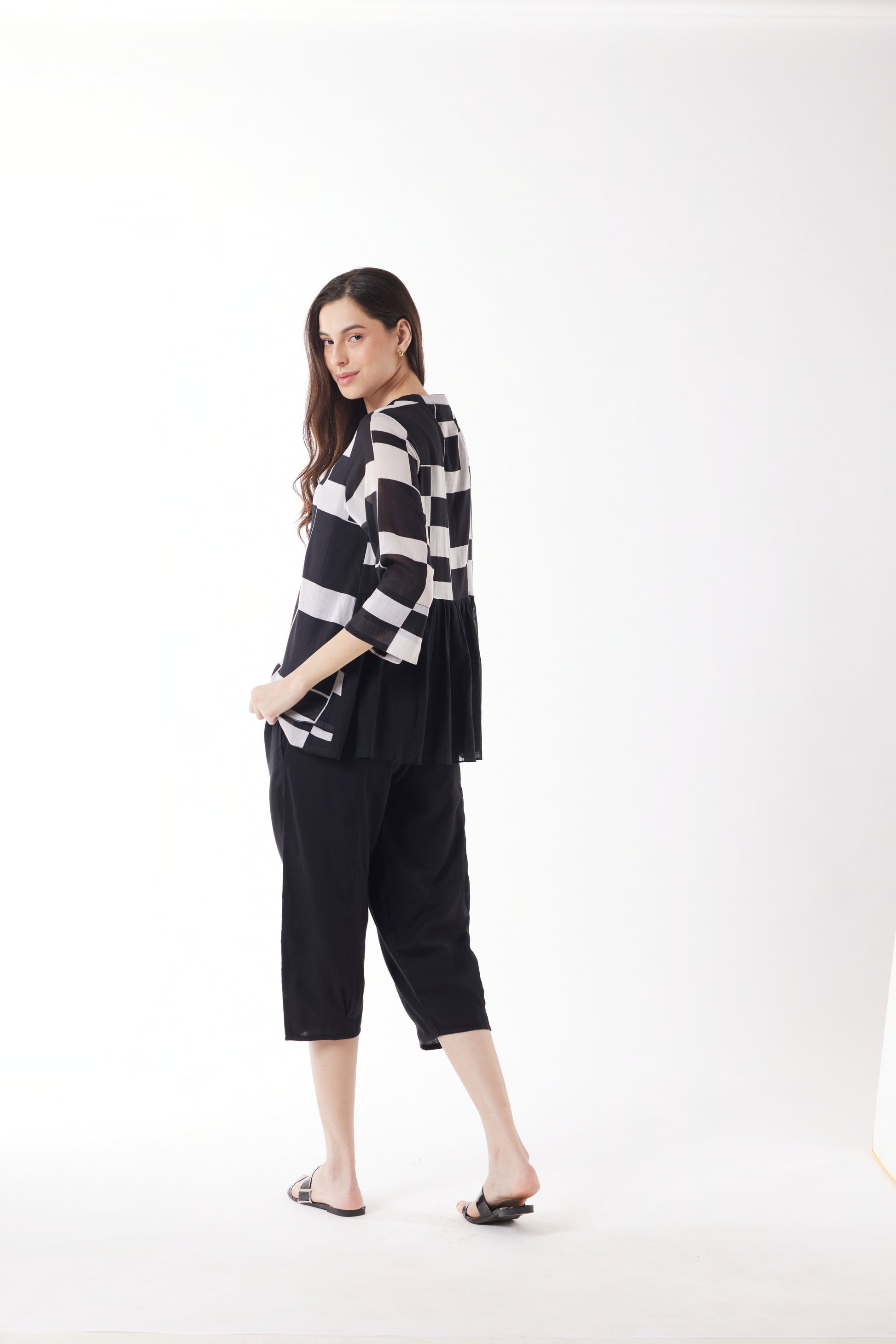 Woman wears Au Hasard D'Un Voyage's Top in Black and White