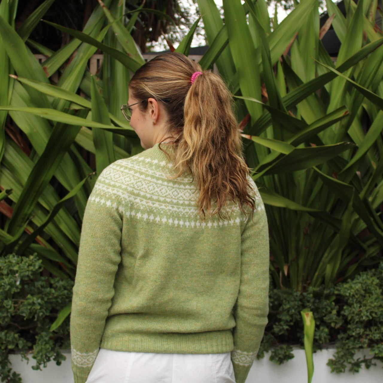 Back view of the Harley of Scotland Two Tone Fairisle Jumper in Avocado and white