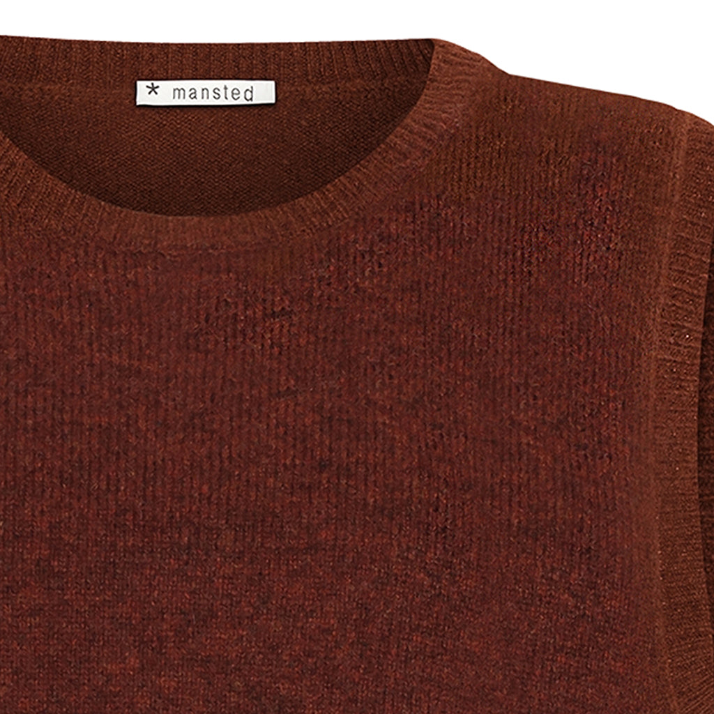 Detail of the Mitos knitted vest in Spice red by Mansted