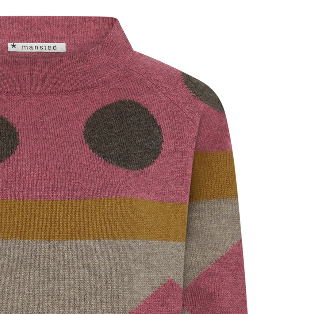 Detail of the lambswool Popcorn Sweater in Spice pink by Mansted