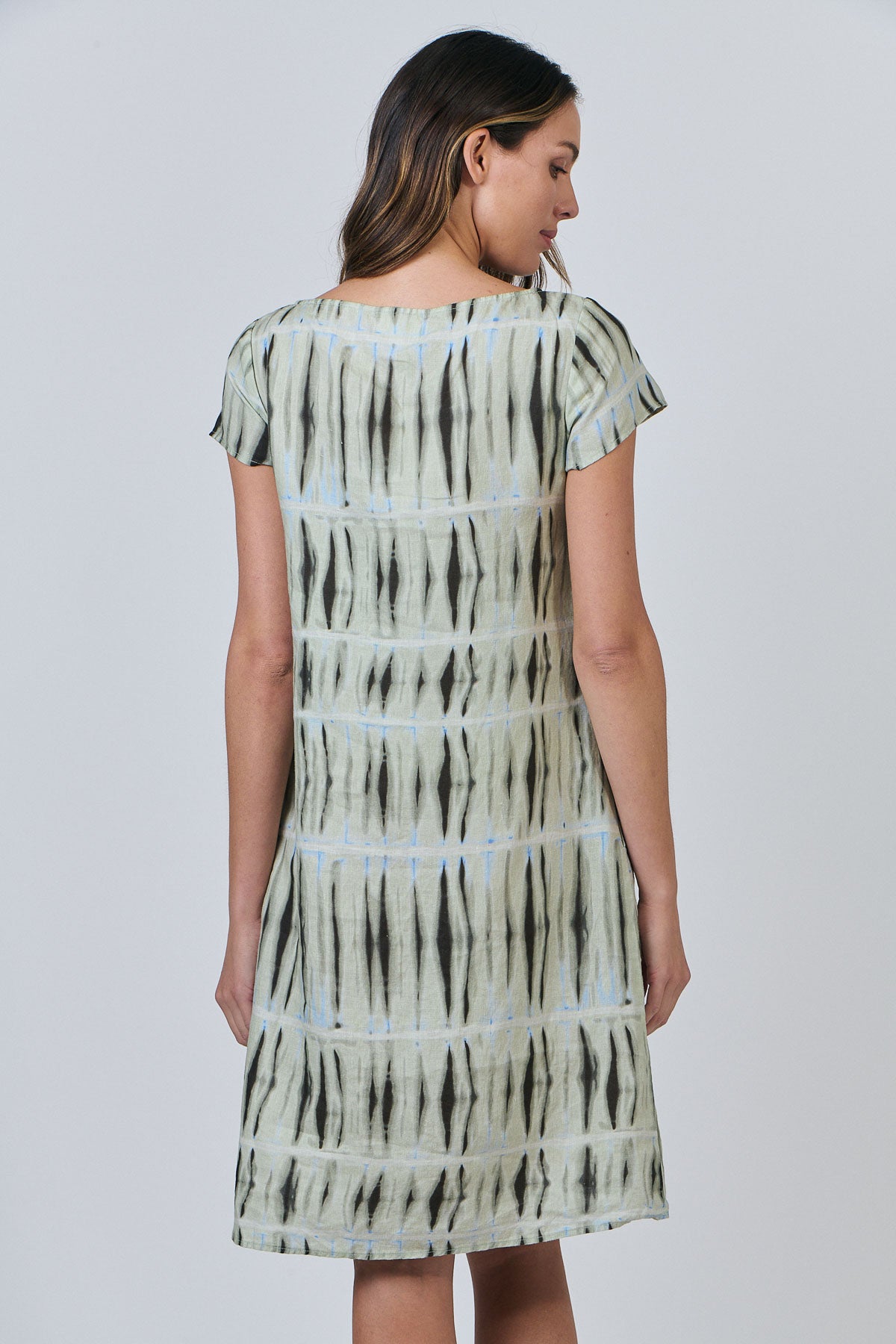 Woman wearing Naturals by O&J's Linen Shift Dress in Exposure neutrals