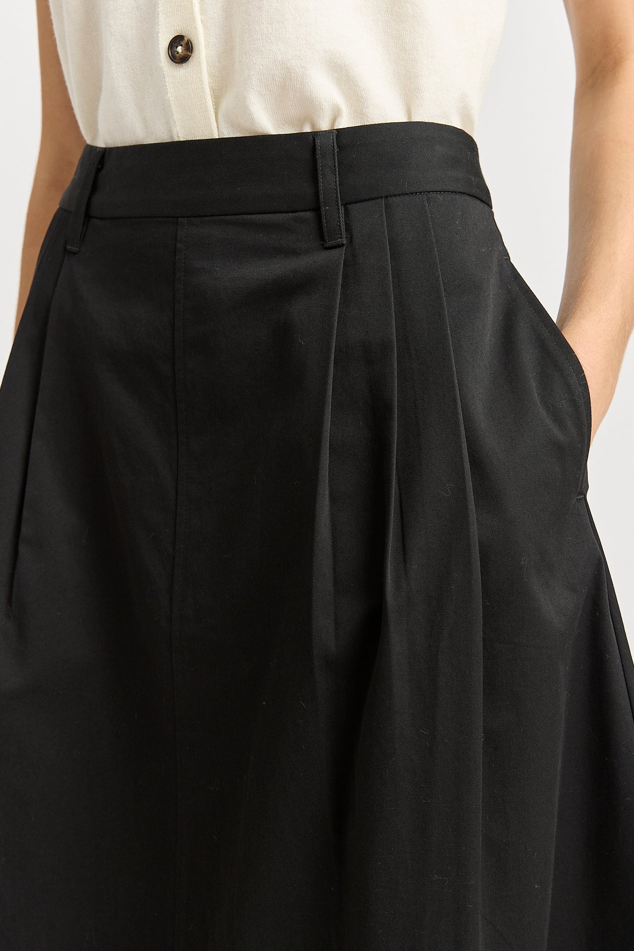 Woman wearing Toorallie's Pleat Detail cotton midi skirt in black