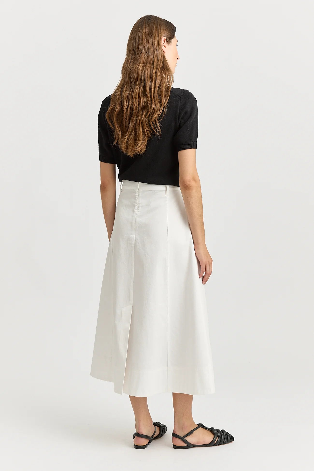 Woman wearing Toorallie's Pleat Detail Midi cotton Skirt in White