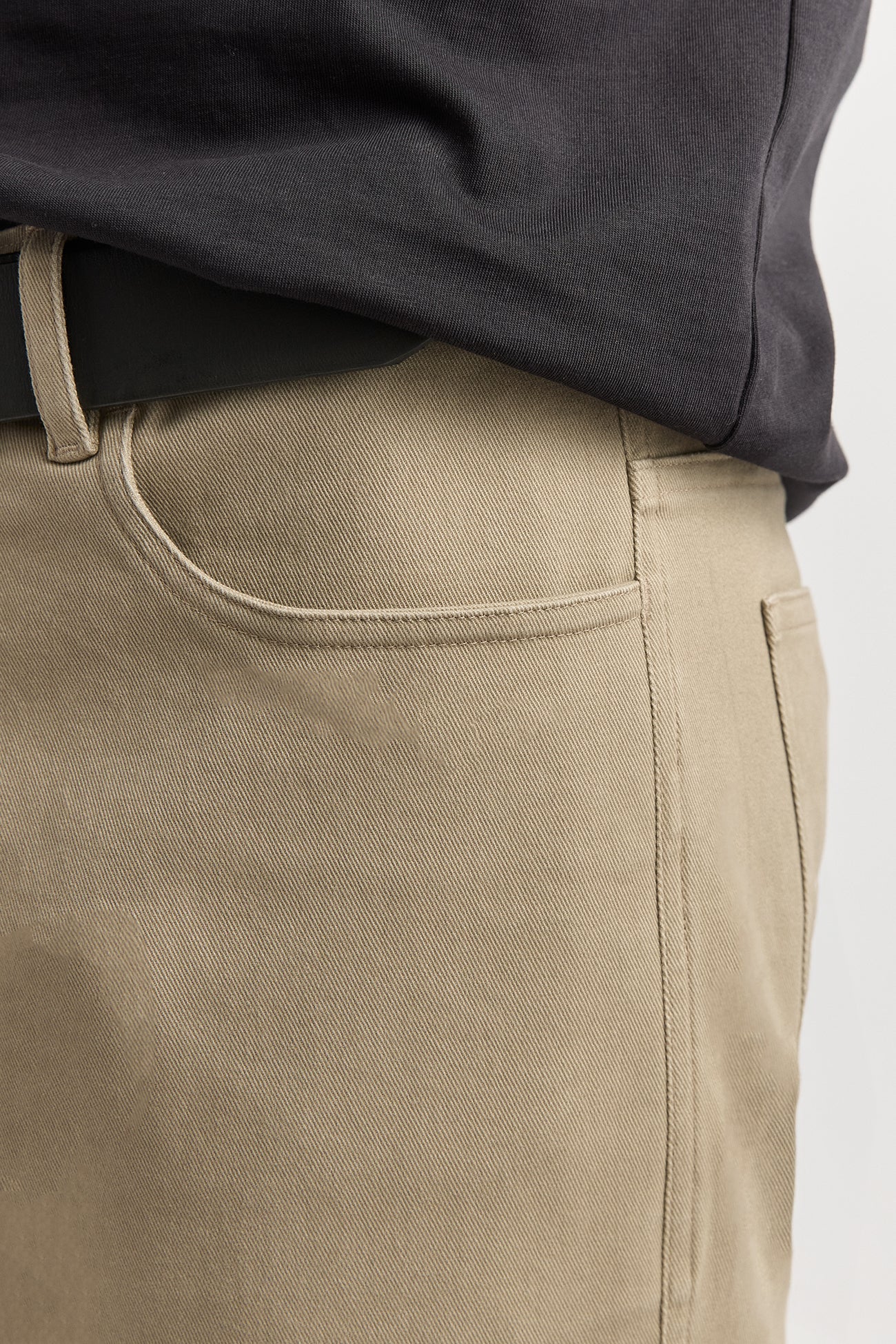 Man wearing Toorallie's Regular Cotton Twill Pants in Biscuit brown