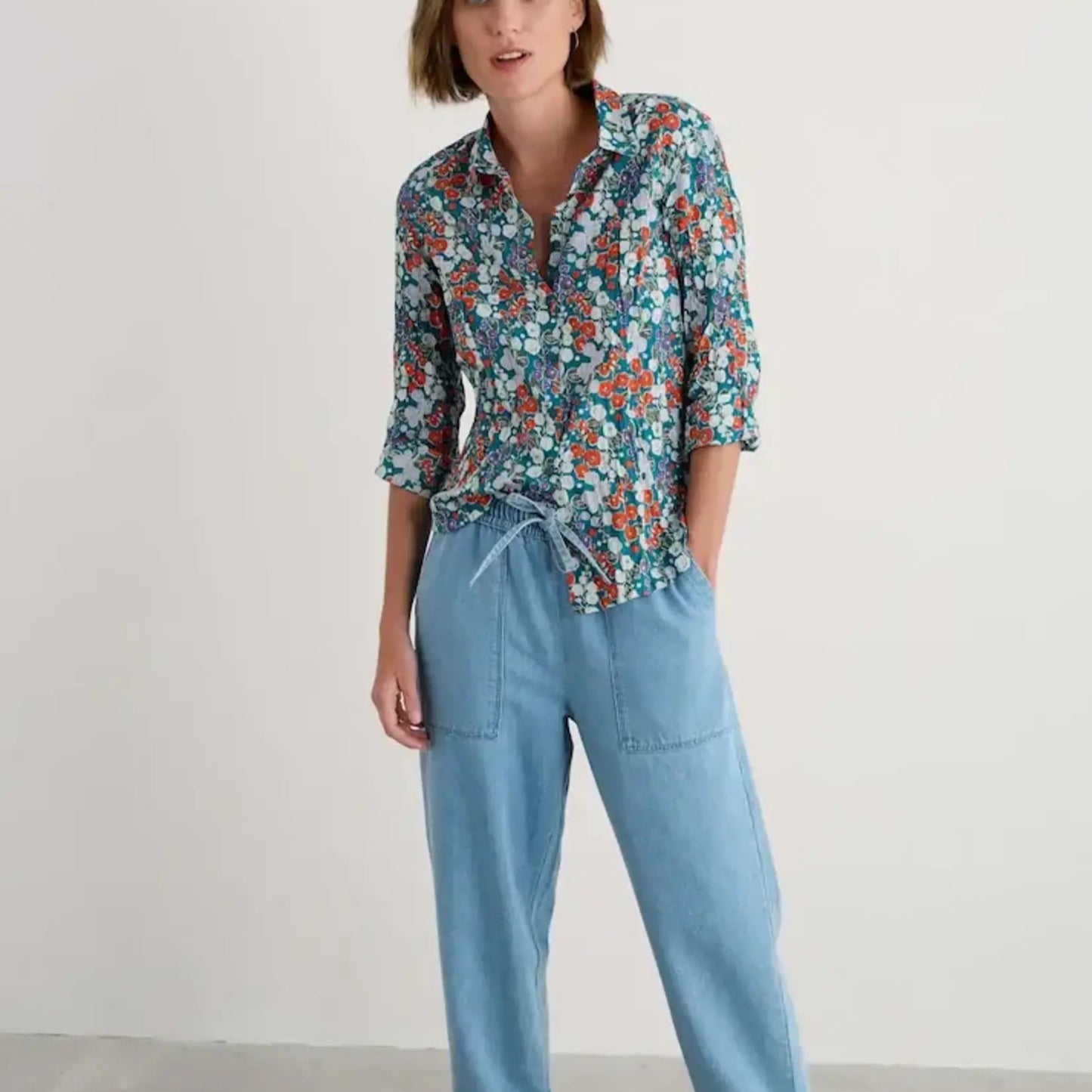 Woman wearing the Larissa cotton Shirt by SEASALT in Wild Hollyhock print