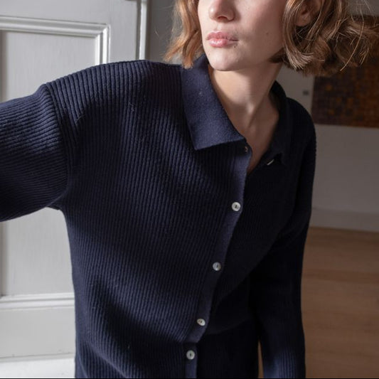 Quality Merino wool cardigan for women with collar in navy