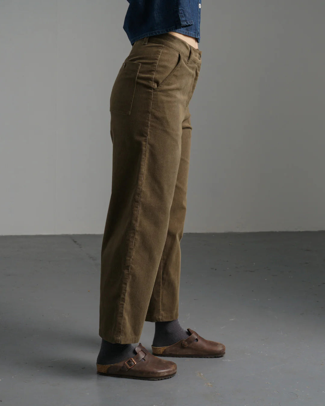 Cord pants for women in brown. Ankle lenght cord.