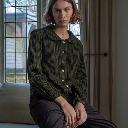 Woman wearing the Bibico Jolene Shirt in checked Olive green 