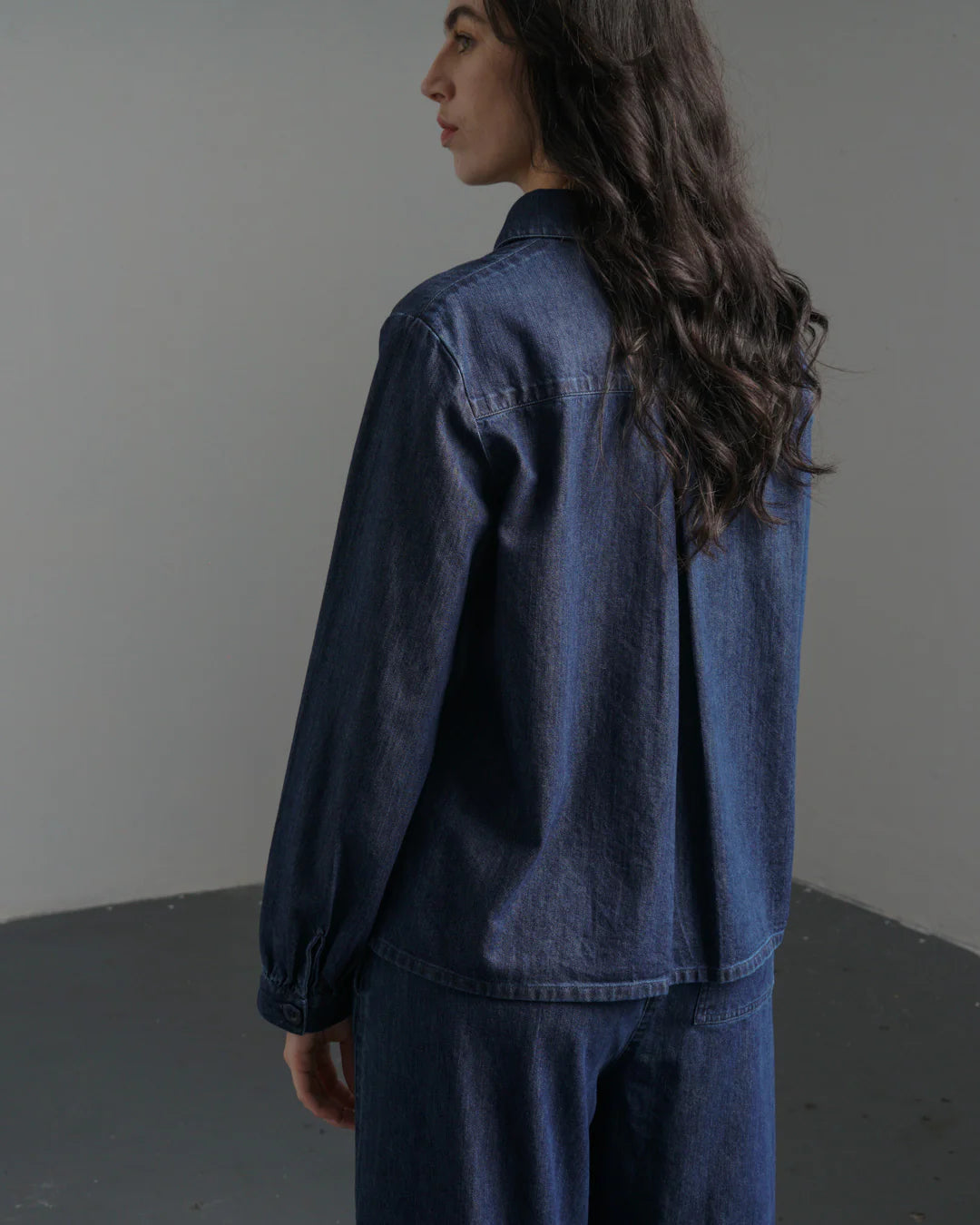 Woman wearing the Bibico Mika denim Shirt made with natural fibres