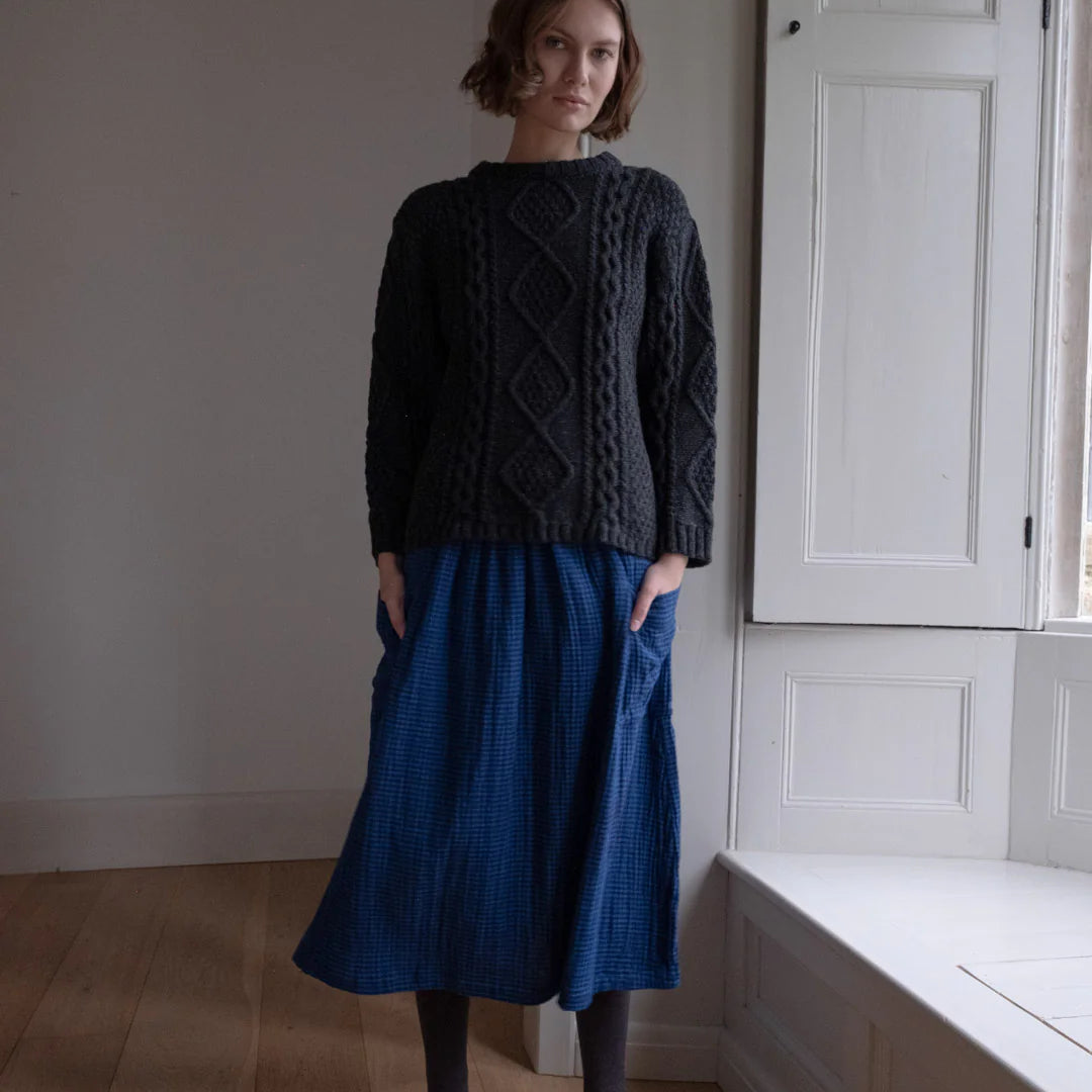 Woman wearing the Bibico Nora midi cotton Skirt in checkered Petrol blue