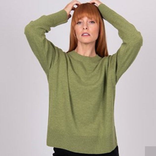 Womens Bridge and Lord Thick crew in wasabi.