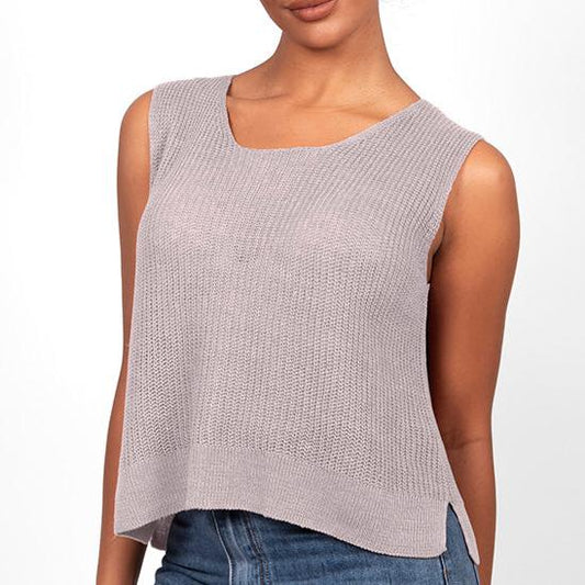 Bridge and Lord Linen buttoned back top in linen.