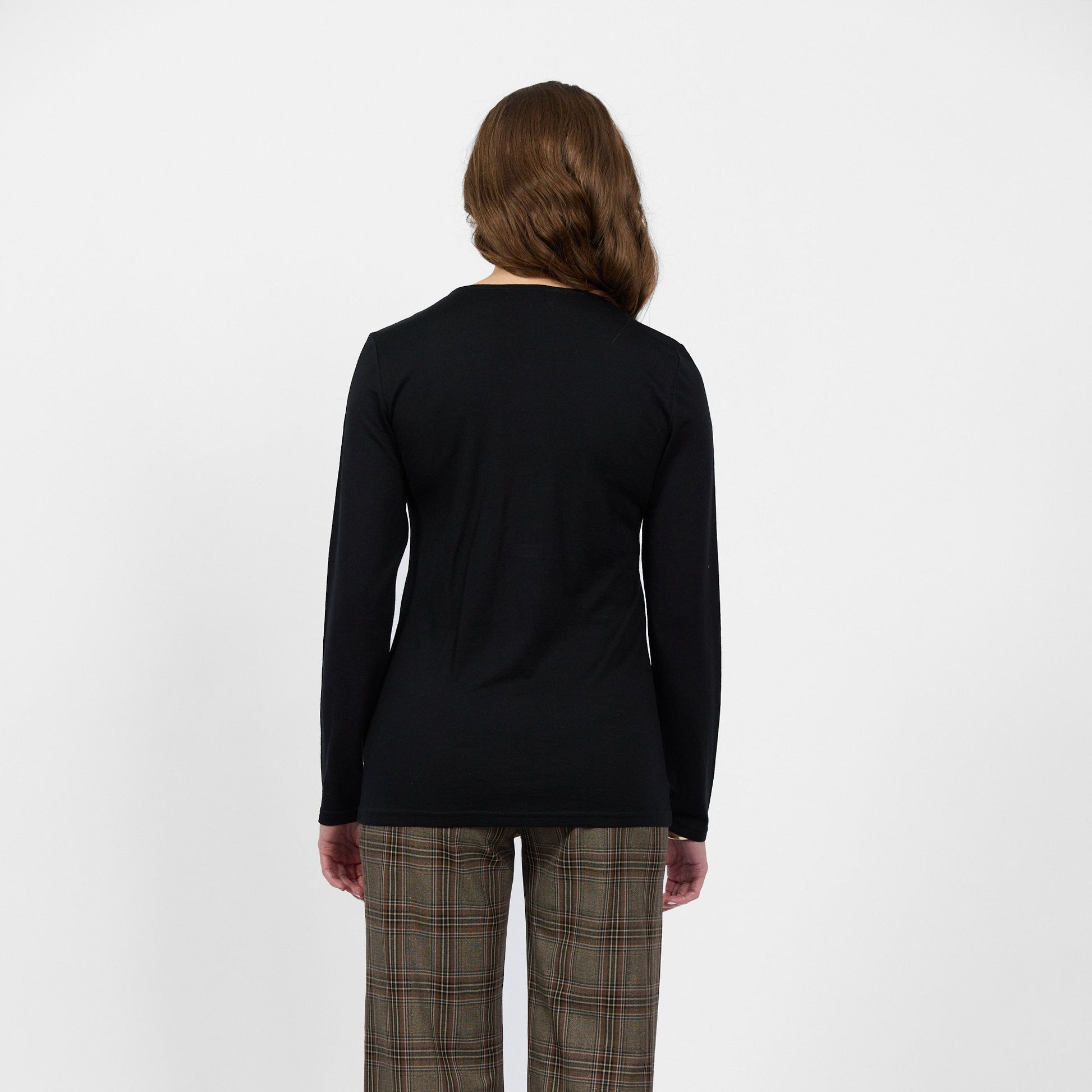 Crew neck merino wool top in black from Vassalli