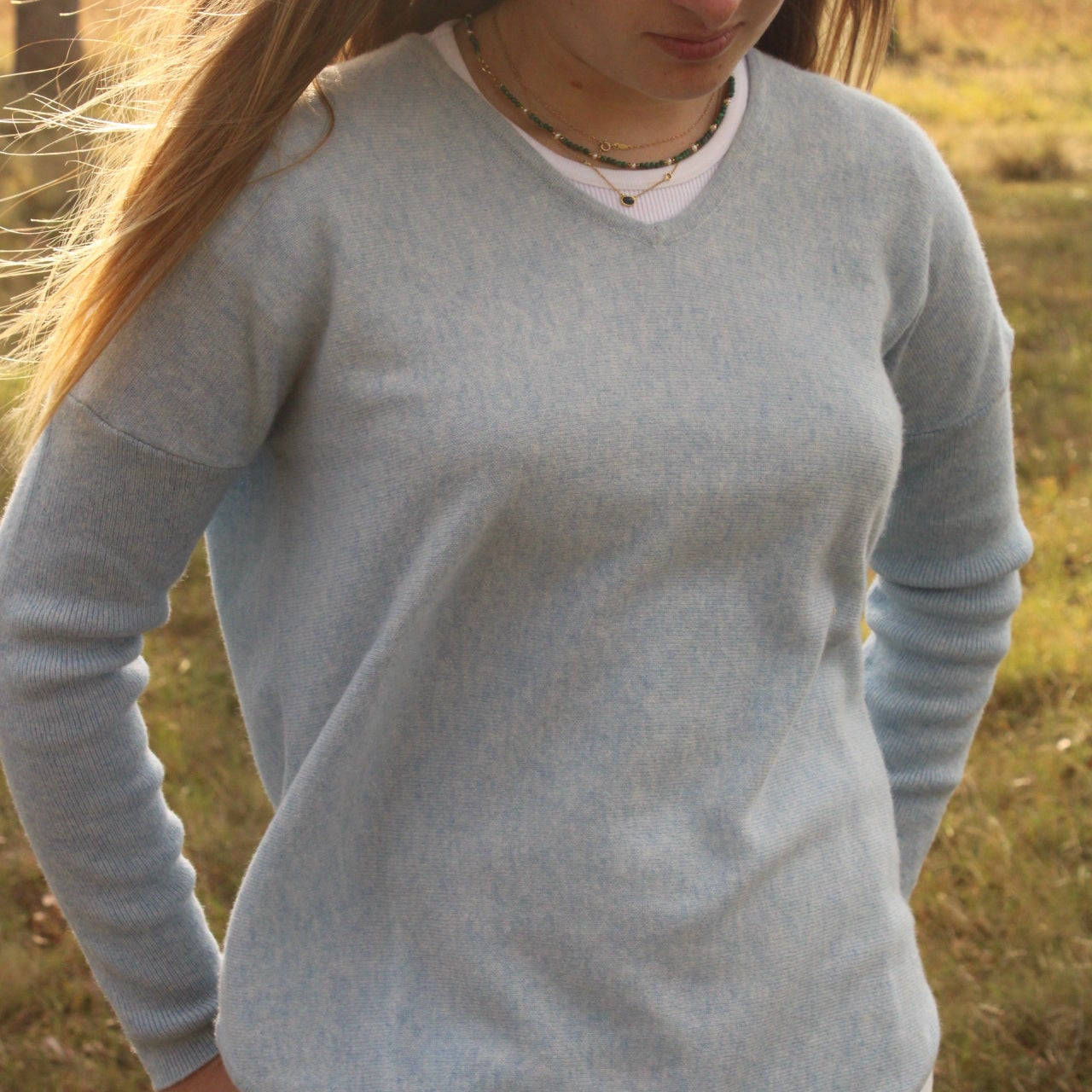 Cashmere vee-neck pullover in soft blue from Bridge and Lord