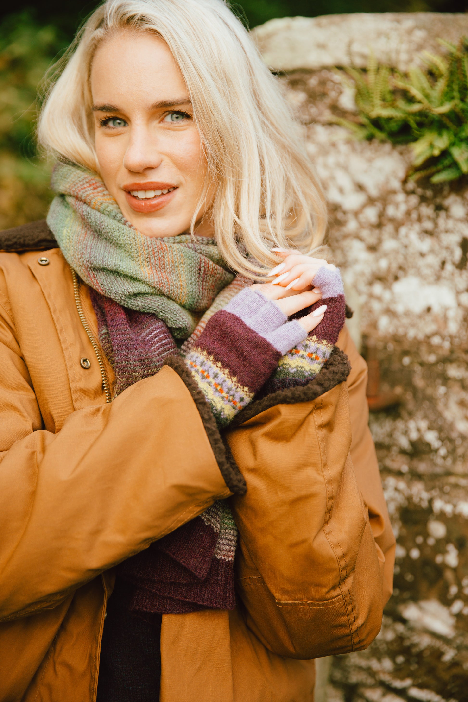 Eribé's Alloa Fingerless Gloves in Copperland