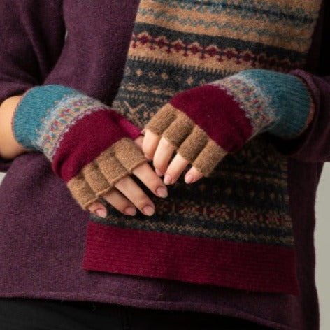 Eribe's Alloa Fingerless Gloves in Velvet