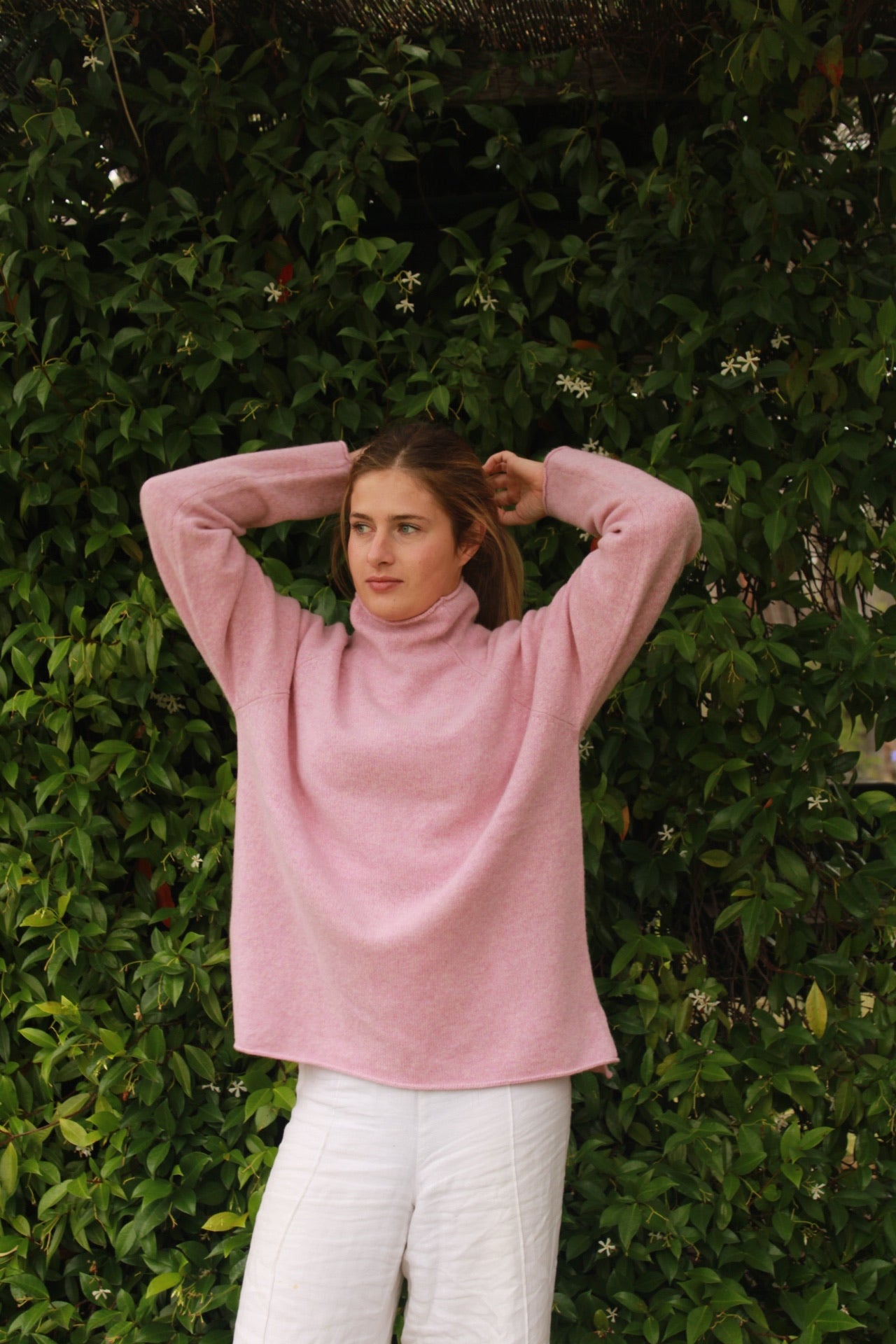 Eribe Corry Raglan Sweater in Pink Haze. Scottish Knitwear, Merino Wool.