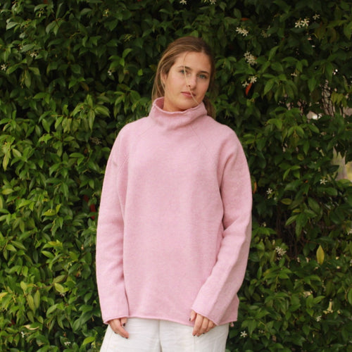 Eribe Corry Raglan Sweater in Pink Haze. Scottish Knitwear, Merino Wool.