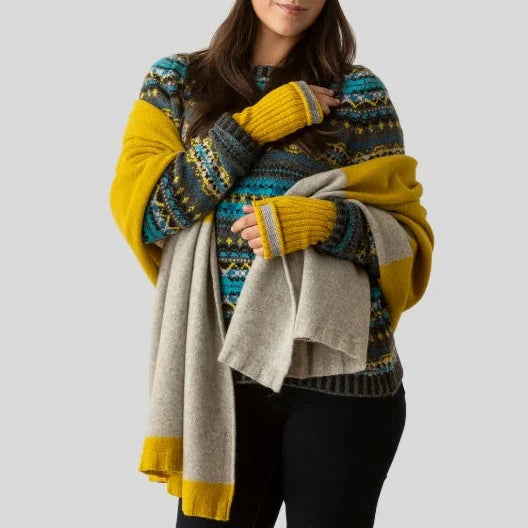 Eribe stole in yellow and grey. Merino wool.