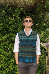 Eribe's Men's Brodie Vest in Kingfisher scottish knitwear